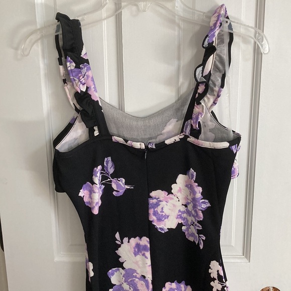 SOLD‼️Fitted mini sleeveless dress with ruffles - Picture 5 of 6
